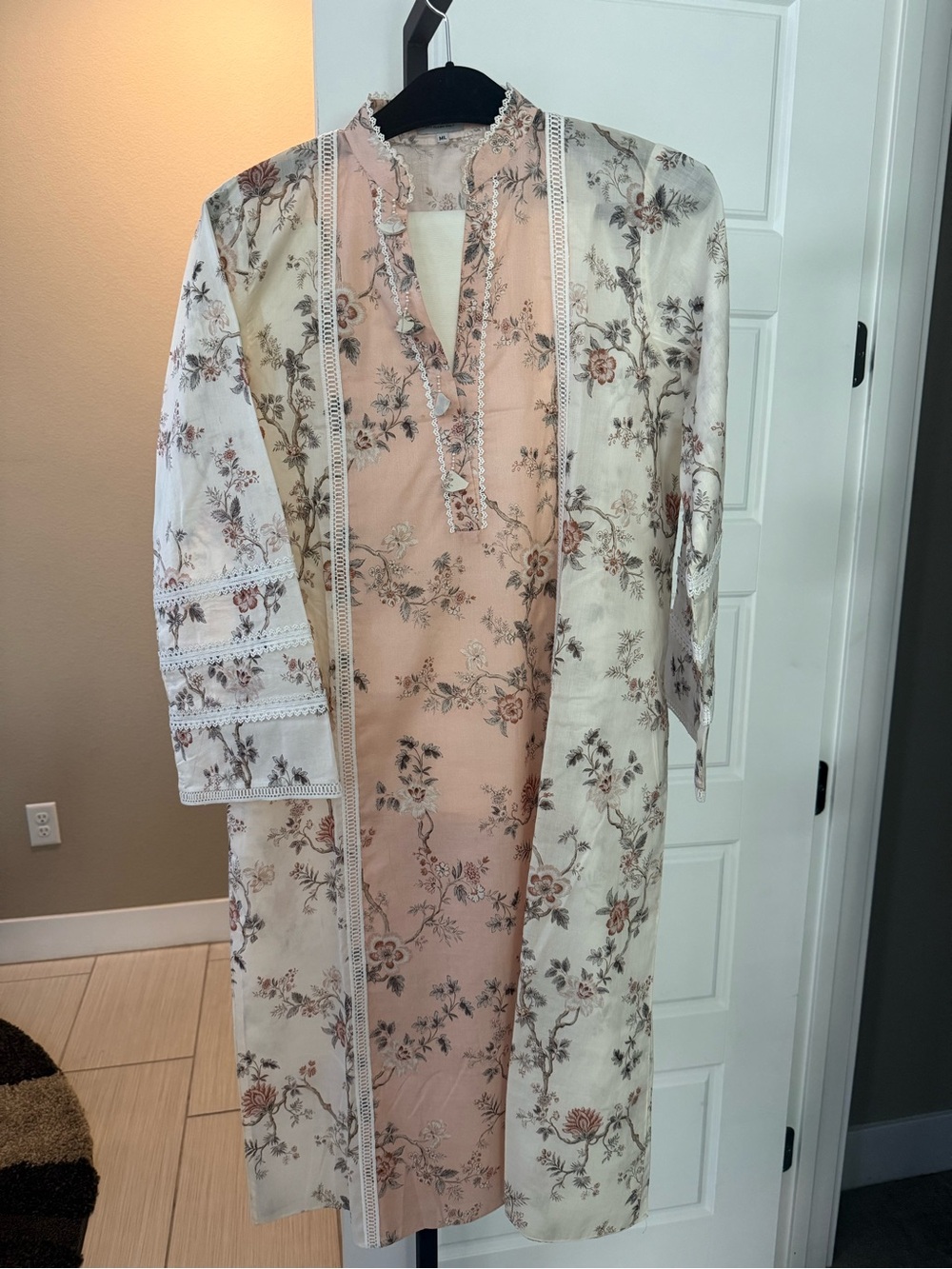 Floral Two-Tone Long Sleeve Nightgown & Robe Set - Blush & Cream